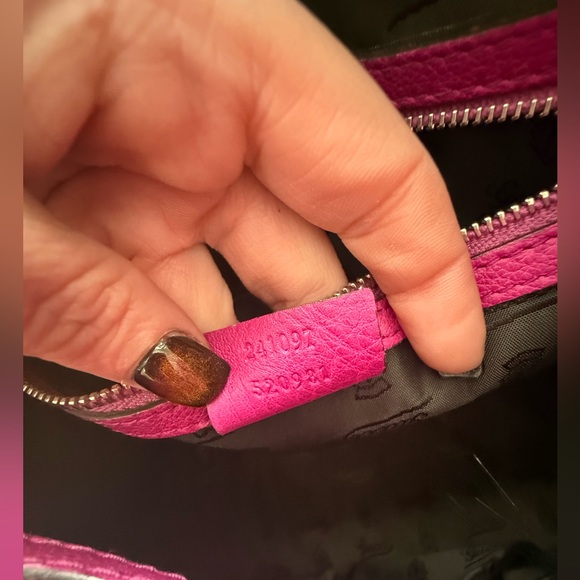 Gucci Fuchsia GG Embossed Neoprene Techno Tag Medium Boston Bag - Picture 14 of 15